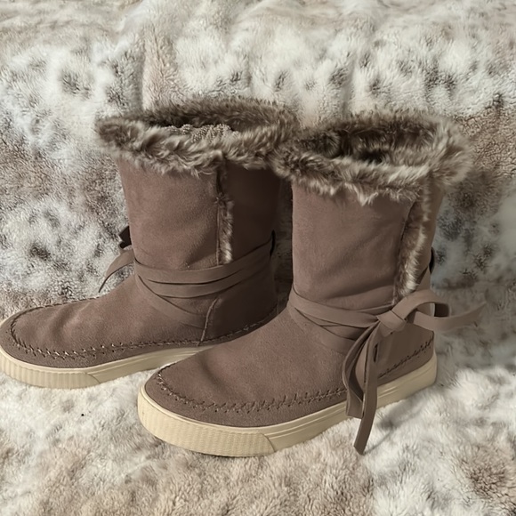 TOMS suede boots with rubber soles size 7 - Picture 5 of 6
